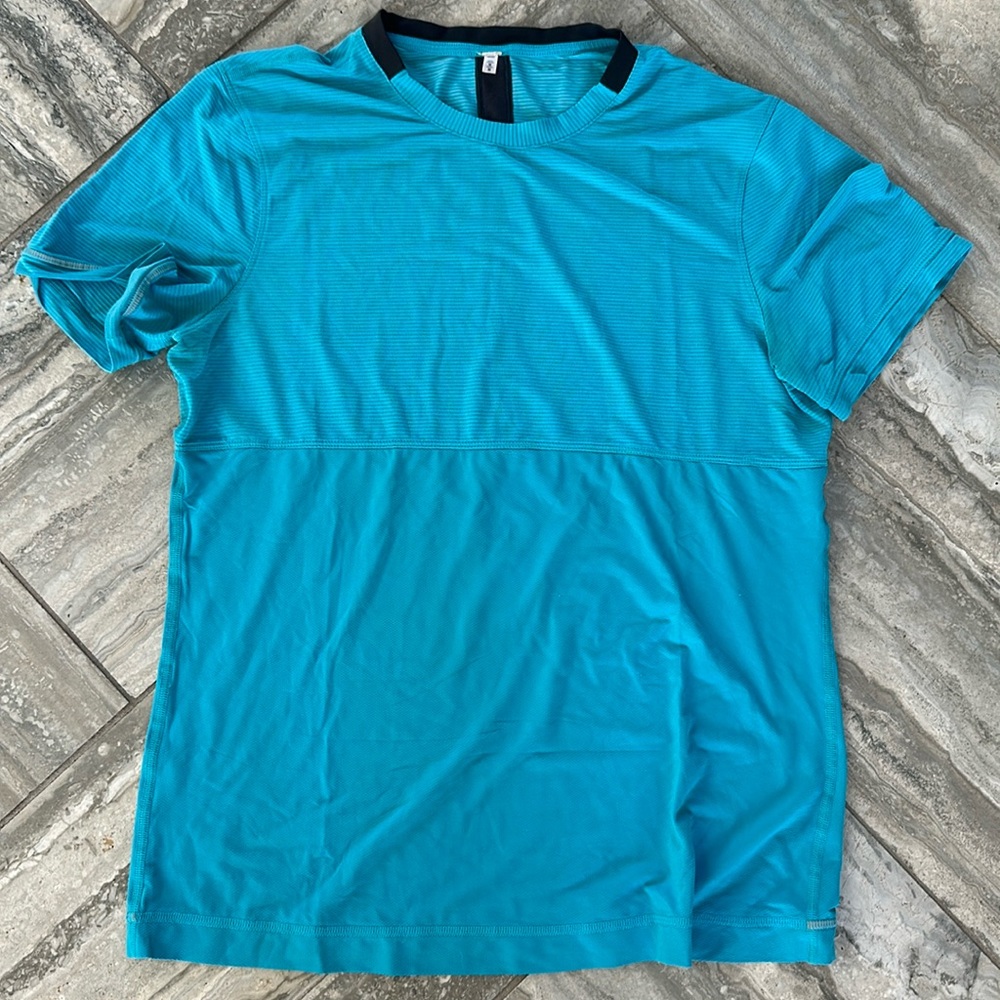 Men’s Lululemon crew neck sweat-wicking exercise shirt